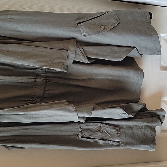 Olive Green Sleeveless Vest - Picture 4 of 14